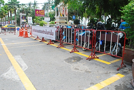 There are now spaces for 20 cars and 120 motorbikes in front of and behind the Pattaya Police Beach Road station.